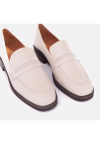 Marco Shoes Loafersy Charlize białe. Kolor: biały. Materiał: skóra. Styl: elegancki #6