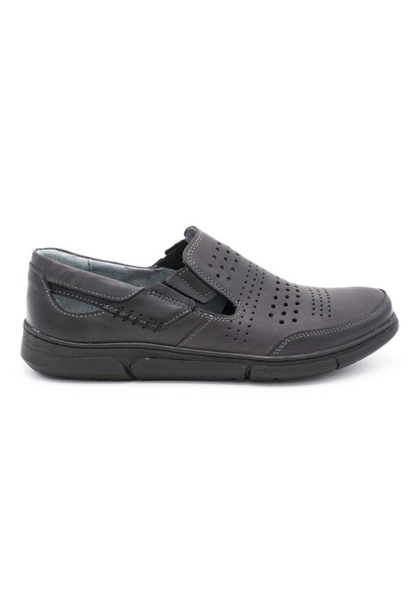 Polbut Buty męskie na lato J53 szare. Okazja: na spacer. Zapięcie: bez zapięcia. Kolor: szary. Materiał: skóra, guma. Wzór: ażurowy. Sezon: lato. Styl: klasyczny