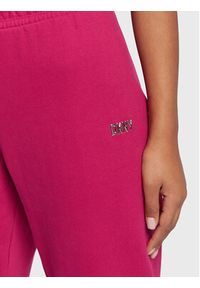 DKNY Sport Spodnie dresowe DP2P3114 Różowy Regular Fit. Kolor: różowy. Materiał: bawełna, dresówka, syntetyk #2