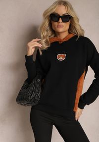 Renee - Czarna Bluza z Bawełny z Ozdobną Naszywką z Misiem i Polarowym Kapturem Hecatia. Typ kołnierza: kaptur. Kolor: czarny. Materiał: polar, bawełna. Wzór: aplikacja #3