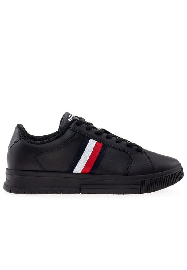 TOMMY HILFIGER - Buty Tommy Hilfiger Supercup Stripes Leather Ess FM0FM04895-BDS - czarne. Okazja: na co dzień. Zapięcie: sznurówki. Kolor: czarny. Materiał: skóra. Szerokość cholewki: normalna