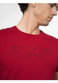 4f - T-shirt regular z nadrukiem męski. Kolor: czerwony. Materiał: bawełna, dzianina. Wzór: nadruk #2