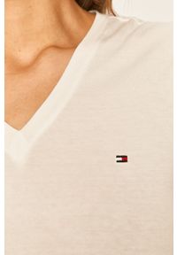 TOMMY HILFIGER - Tommy Hilfiger - T-shirt. Okazja: na co dzień. Kolor: biały. Materiał: bawełna, materiał, dzianina. Wzór: gładki. Styl: casual #3