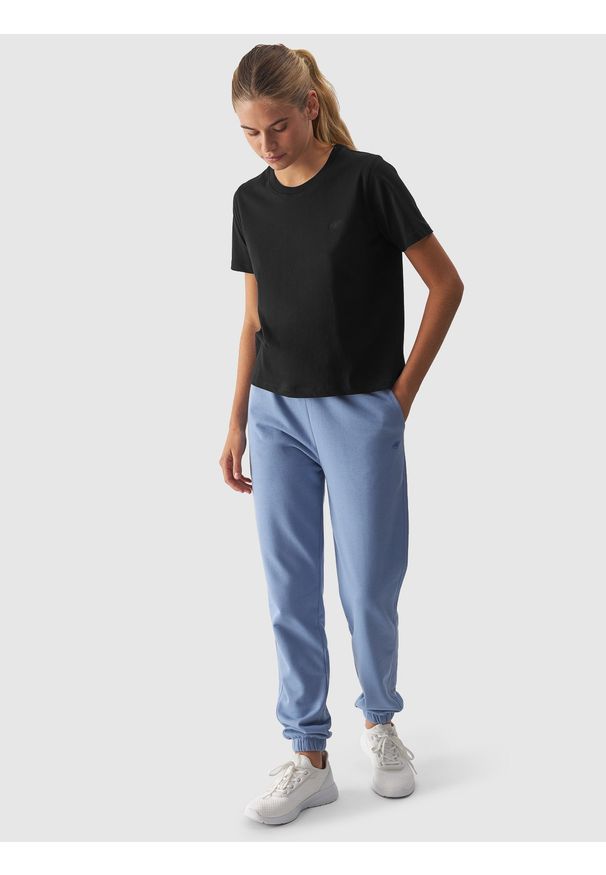 4f - 4F T-shirt regular gładki damski - czarny S. Okazja: na co dzień. Kolor: czarny. Materiał: dzianina, materiał, bawełna, skóra, jersey. Długość rękawa: krótki rękaw. Długość: krótkie. Wzór: gładki. Sezon: lato. Styl: casual, klasyczny, sportowy