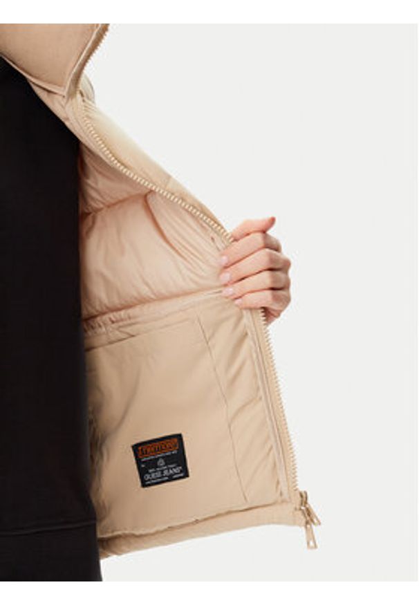 Guess Jeans Bezrękawnik W4BN59 WGII2 Beżowy Regular Fit. Kolor: beżowy. Materiał: syntetyk. Długość rękawa: bez rękawów