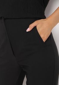 Born2be - Czarne Spodnie Prestyanah. Stan: podwyższony. Kolor: czarny. Materiał: tkanina. Długość: krótkie. Wzór: gładki. Styl: klasyczny #2