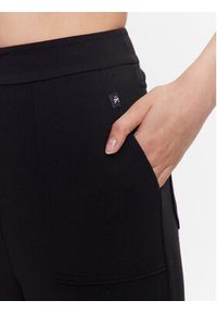 Calvin Klein Jeans Spodnie materiałowe J20J221300 Czarny Regular Fit. Kolor: czarny. Materiał: wiskoza #5