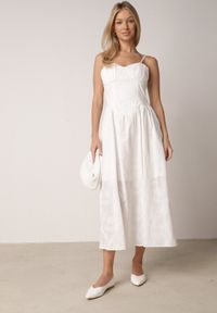 Born2be - Biała Bawełniana Sukienka o Rozkloszowanym Kroju na Ramiączka z Haftem Rhethiphe. Okazja: na spacer, na co dzień. Typ kołnierza: dekolt gorset. Kolor: biały. Wzór: haft. Typ sukienki: rozkloszowane, proste, gorsetowe. Materiał: bawełna. Długość rękawa: na ramiączkach. Sezon: wiosna, lato. Styl: casual, elegancki, klasyczny #1