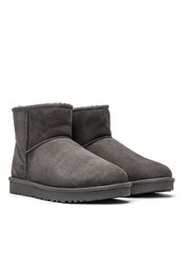 Ugg - Buty zimowe damskie UGG W Classic Mini II (1016222-GREY). Okazja: na plażę. Kolor: szary. Materiał: materiał. Sezon: zima. Styl: młodzieżowy