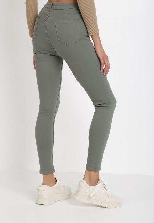 Born2be - Ciemnozielone Spodnie Skinny Kyllienne. Stan: podwyższony. Kolor: zielony. Długość: długie. Sezon: wiosna