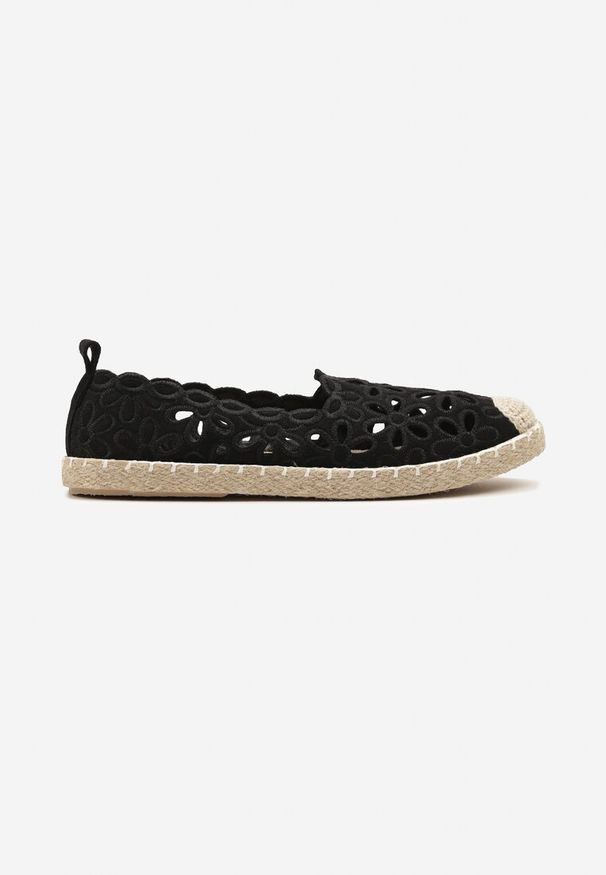 Renee - Czarne Espadryle Vices Ozdobione Ażurowym Wzorem i Ozdobną Plecionką Arivosa. Okazja: na co dzień. Kolor: czarny. Wzór: ażurowy, aplikacja. Obcas: na płaskiej podeszwie. Styl: casual