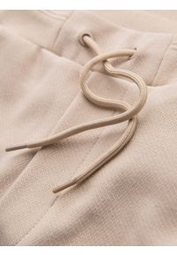 Ombre Clothing - Casualowe szorty męskie SLIM FIT z dzianiny żakardowej – beżowe V2. Okazja: na co dzień. Kolor: beżowy. Materiał: żakard, dzianina. Styl: casual #9