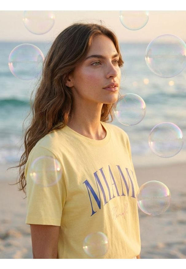 Sinsay - Bawełniana koszulka z napisem Miami - yellow jeans. Materiał: jeans, bawełna. Wzór: napisy