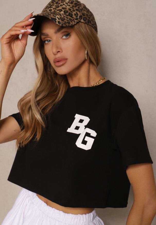 Renee - Czarny Krótki T-shirt z Bawełny o Kroju Oversize Zarvela. Okazja: na co dzień. Kolor: czarny. Materiał: bawełna. Długość: krótkie. Wzór: aplikacja. Styl: sportowy, casual, elegancki