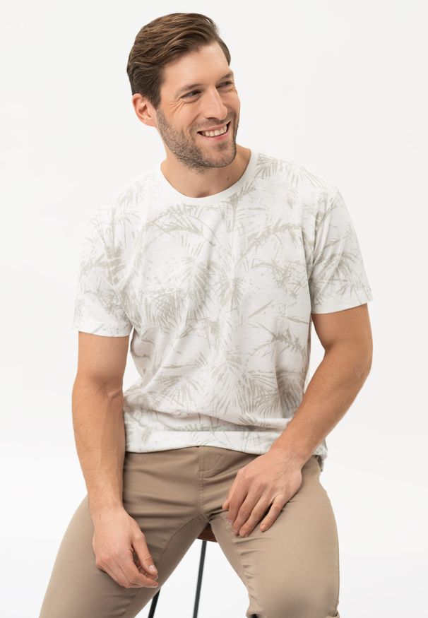 Volcano - T-shirt z wakacyjnym motywem, Comfort Fit, T-EXOTIC. Okazja: na co dzień. Kolor: kremowy. Materiał: materiał. Długość rękawa: krótki rękaw. Długość: krótkie. Wzór: nadruk. Styl: wakacyjny