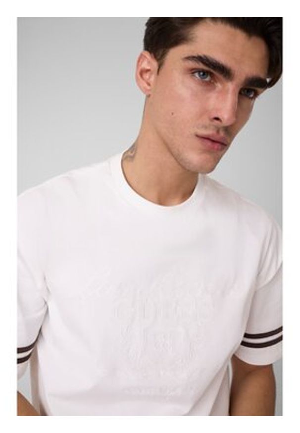 Guess T-Shirt 183471 Biały Classic Fit. Kolor: biały