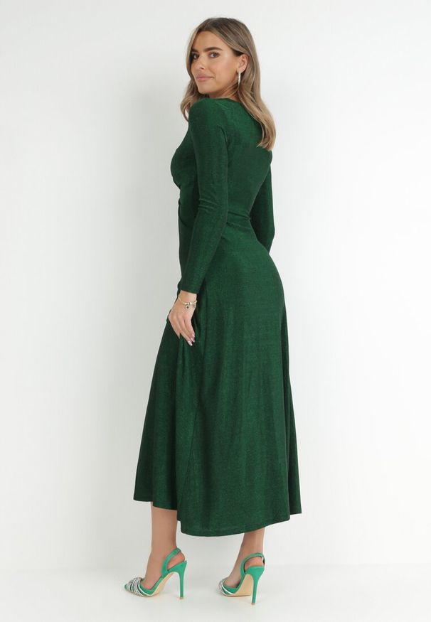 Born2be - Zielona Sukienka z Marszczeniem przy Dekolcie Metaliczna Sisio. Okazja: na co dzień. Kolor: zielony. Długość rękawa: długi rękaw. Typ sukienki: dopasowane, sportowe, proste. Styl: casual, sportowy