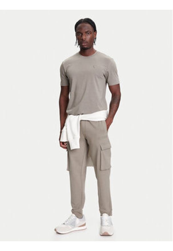 Guess T-Shirt Z2YI12 JR06K Zielony Regular Fit. Kolor: zielony. Materiał: bawełna