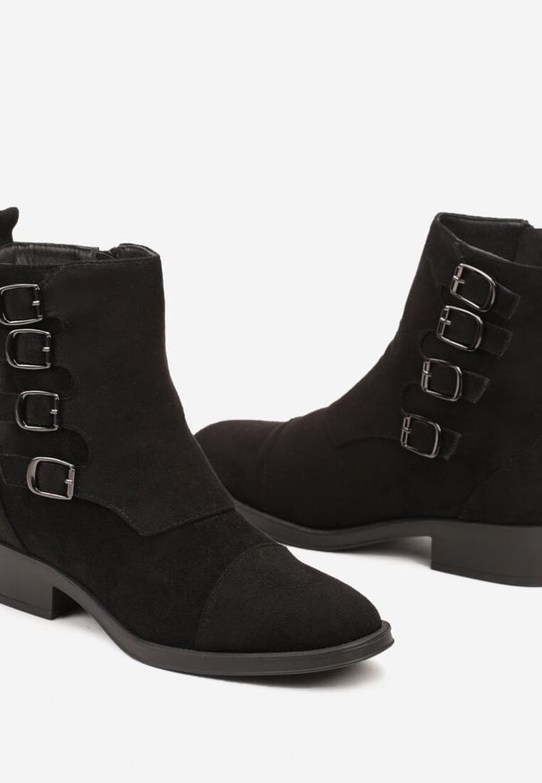 Renee - Czarne Botki z Ekozamszu Ozdobione Paskami z Klamrami Verisca. Okazja: na co dzień. Zapięcie: klamry. Kolor: czarny. Materiał: jeans, materiał. Wzór: aplikacja. Styl: klasyczny, elegancki, casual, rockowy
