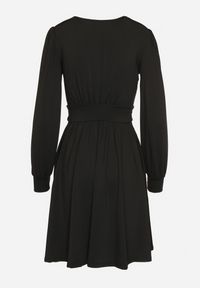 Born2be - Czarna Rozkloszowana Sukienka z Wiskozą Selithiel. Okazja: na ślub cywilny, na wesele, na imprezę. Typ kołnierza: dekolt w serek. Kolor: czarny. Materiał: wiskoza. Styl: elegancki #7