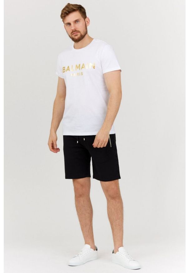 Balmain - BALMAIN Biały t-shirt męski ze złotym logo. Kolor: biały