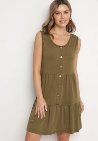 Born2be - Ciemnozielona Sukienka o Rozkloszowanym Kroju na Szerokich Ramiączkach z Guzikami Saniella. Okazja: na co dzień. Kolor: zielony. Długość rękawa: na ramiączkach. Typ sukienki: rozkloszowane. Styl: elegancki, casual, klasyczny #4