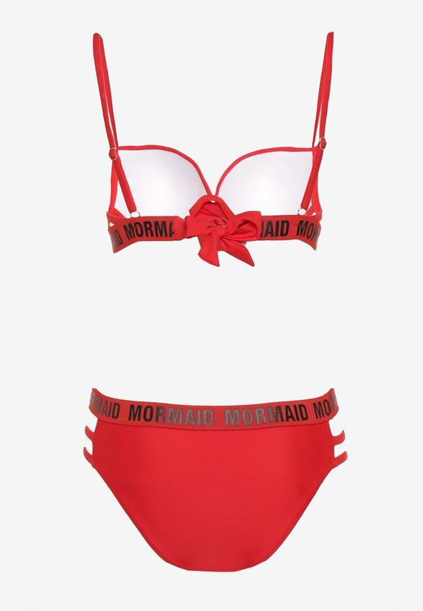 Renee - Czerwone Bikini z Supełkiem na Biustonoszu z Ozdobnymi Paseczkami i Napisami Bibalia. Kolor: czerwony. Wzór: napisy