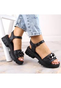 Skórzane sandały damskie z łańcuszkiem czarne Filippo DS4614. Kolor: czarny. Materiał: skóra #4