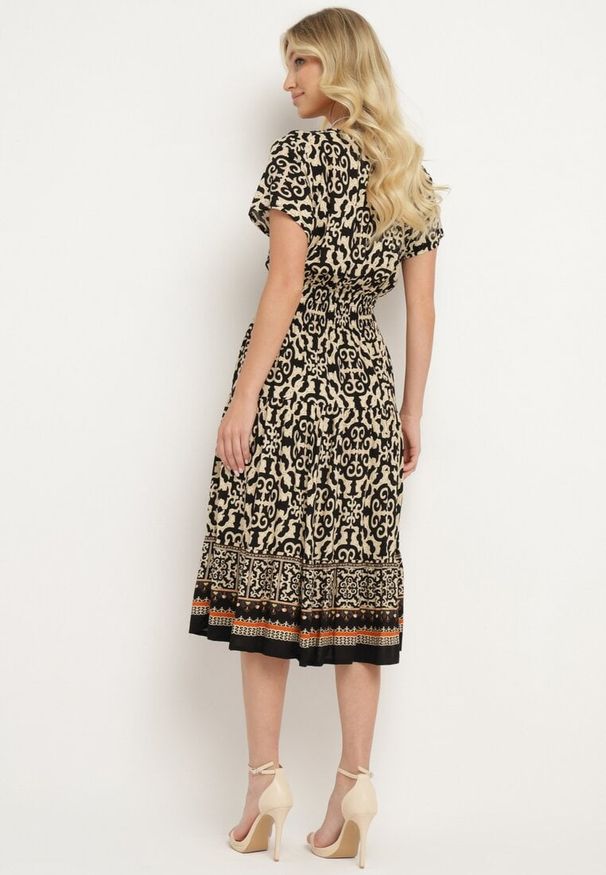 Born2be - Czarno-Beżowa Bawełniana Sukienka z Dekoltem w Serek Zapinana na Guziki z Gumką w Pasie Kelea. Okazja: na co dzień. Typ kołnierza: dekolt w serek. Kolor: czarny. Materiał: bawełna. Typ sukienki: proste. Styl: wizytowy, klasyczny, casual, elegancki