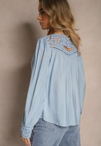 Renee - Jasnoniebieska Koszula Ozdobiona Ażurowym Wzorem Erivora. Kolor: niebieski. Materiał: jeans. Wzór: aplikacja, ażurowy. Styl: elegancki #5