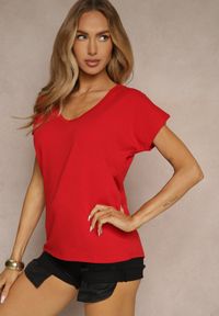 Renee - Czerwony T-shirt z Bawełny z Dekoltem w Serek Linithiela. Okazja: na co dzień. Typ kołnierza: dekolt w serek. Kolor: czerwony. Materiał: bawełna. Styl: casual #2