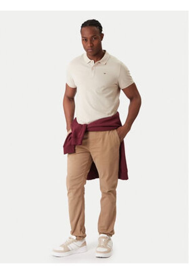 Tommy Jeans Polo DM0DM20676 Beżowy Regular Fit. Typ kołnierza: polo. Kolor: beżowy. Materiał: bawełna