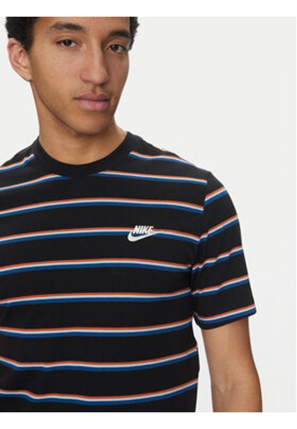 Nike T-Shirt DZ2985 Czarny Regular Fit. Kolor: czarny. Materiał: bawełna