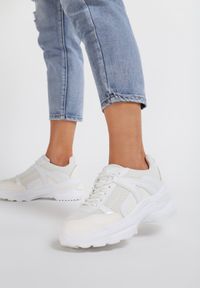 Renee - Białe Sneakersy Hainei. Wysokość cholewki: przed kostkę. Kolor: biały. Materiał: jeans, materiał. Szerokość cholewki: normalna #2