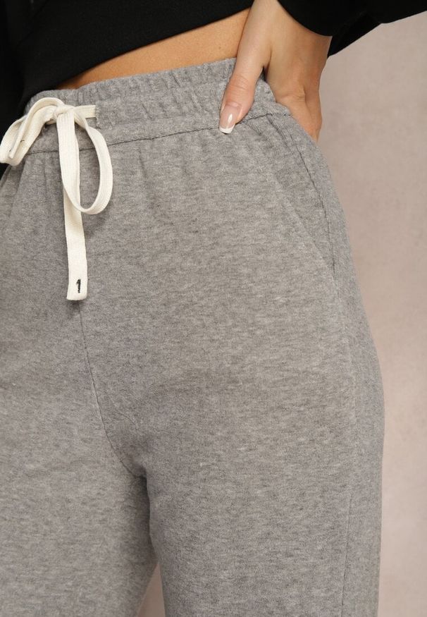 Renee - Szare Spodnie z Dodatkiem Wiskozy High Waist o Szerokim Kroju ze Sznurkami Isnia. Okazja: na co dzień. Stan: podwyższony. Kolor: szary. Materiał: wiskoza. Styl: klasyczny, elegancki, casual