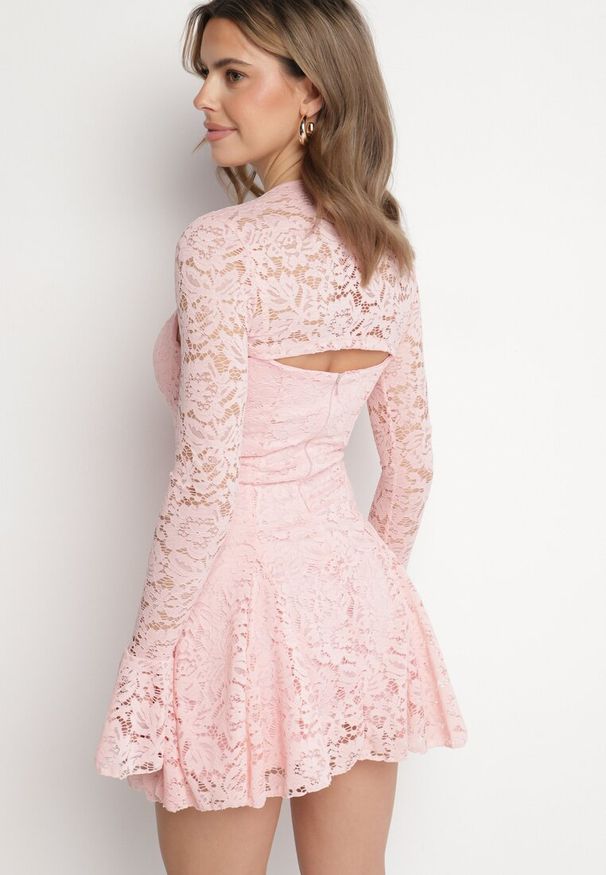 Born2be - Jasnoróżowa Rozkloszowana Sukienka Koktajlowa z Koronką i Bolerkiem Eyrfedi. Okazja: na wesele, na randkę, na ślub cywilny. Kolor: różowy. Materiał: koronka. Długość rękawa: na ramiączkach. Wzór: koronka. Styl: wizytowy