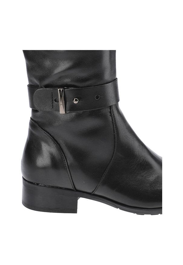 Kozaki damskie Lemar, na płaskiej podeszwie i ze skóry licowej, czarne, 70052-M. Okazja: na co dzień. Zapięcie: klamry. Kolor: czarny. Szerokość cholewki: normalna. Wzór: gładki, paski. Wysokość cholewki: przed kolano. Materiał: skóra. Obcas: na płaskiej podeszwie. Styl: casual, elegancki