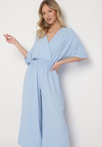 Born2be - Jasnoniebieski Kopertowy Kombinezon z Gumką w Talii i Szerokimi Nogawkami Vimashea. Okazja: na co dzień. Kolor: niebieski. Styl: elegancki, casual #6