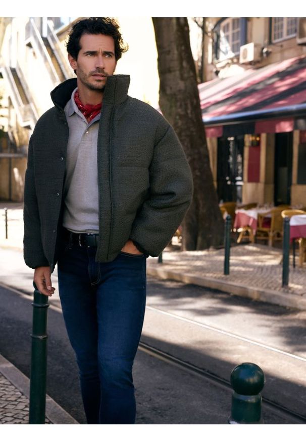 Reserved - Jeansy slim z paskiem - granatowy. Kolor: niebieski