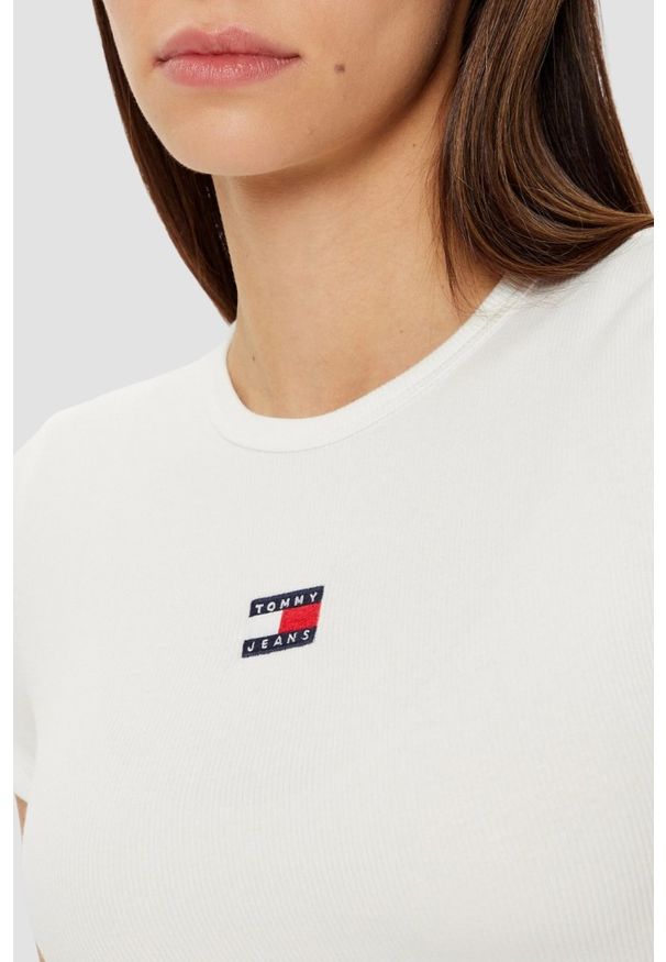 Tommy Jeans - TOMMY JEANS Damski t-shirt w kolorze ecru. Kolor: beżowy