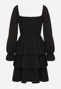 Born2be - Czarna Rozkloszowana Sukienka z Falbankami i Bufiastymi Rękawami Semithara. Okazja: na co dzień. Typ kołnierza: kołnierz z falbankami. Kolor: czarny. Wzór: aplikacja. Styl: klasyczny, casual, elegancki #3