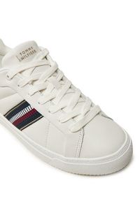 TOMMY HILFIGER - Tommy Hilfiger Sneakersy Icon Court Sneakers Stripes FW0FW08110 Biały. Kolor: biały. Materiał: skóra