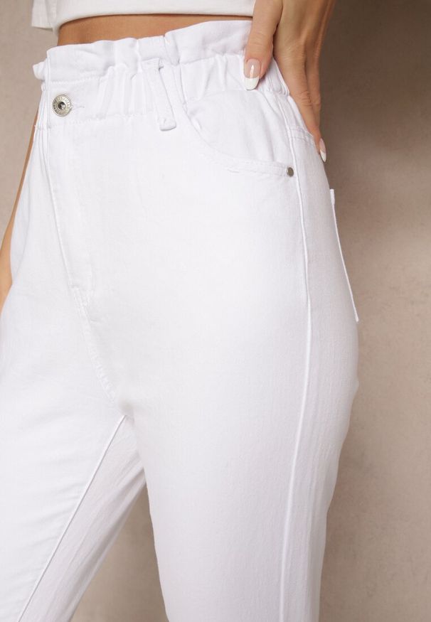 Renee - Białe Jeansy z Bawełny Mom Fit High Waist Folima. Okazja: na co dzień. Stan: podwyższony. Kolor: biały. Styl: klasyczny, casual