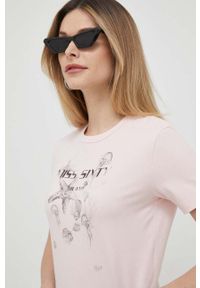 Miss Sixty t-shirt damski kolor różowy. Kolor: różowy. Długość rękawa: krótki rękaw. Długość: krótkie. Wzór: nadruk