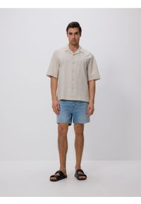 Reserved - Jeansowe szorty straight - niebieski. Kolor: niebieski. Materiał: jeans #1