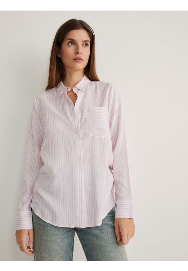 Reserved - Koszula w paski - różowy. Kolor: różowy. Materiał: tkanina, wiskoza. Wzór: paski