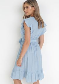 Born2be - Niebieska Rozkloszowana Sukienka z Gumką w Pasie Pabelin. Kolor: niebieski. Materiał: materiał. Typ sukienki: kopertowe #2