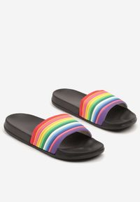 Renee - Czarne Klapki Ozdobione Tęczą Galaria. Okazja: na plażę, na co dzień. Kolor: czarny. Wzór: aplikacja. Sezon: lato. Styl: casual, elegancki #4