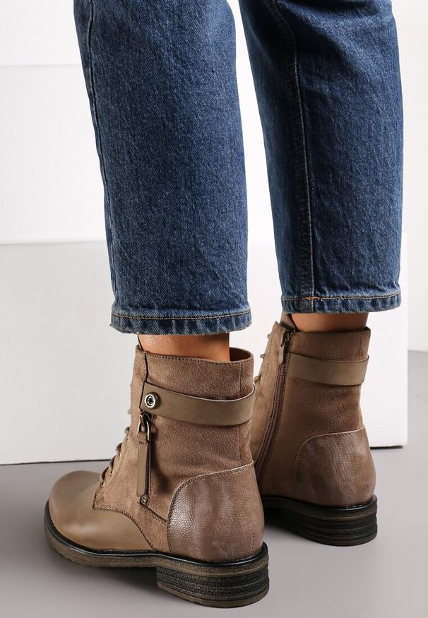 Born2be - Ciemnobeżowe Botki z Ozdobnym Suwakiem i Paseczkiem Telonie. Okazja: na co dzień. Kolor: beżowy. Materiał: jeans, materiał. Obcas: na obcasie. Styl: elegancki, wizytowy, casual. Wysokość obcasa: średni