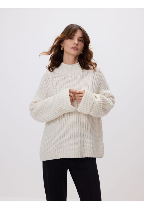 Reserved - Sweter z wełną - złamana biel. Materiał: wełna